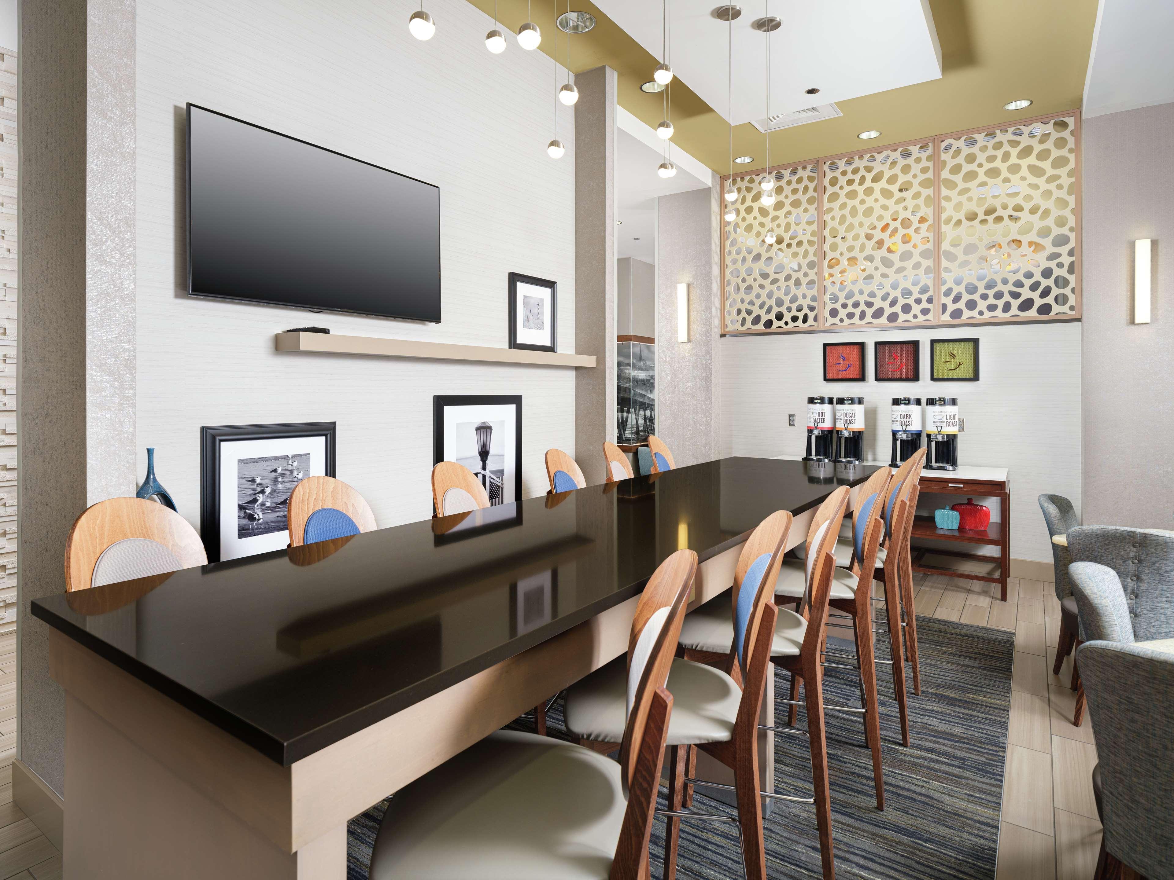 Hampton Inn Wilmington Downtown Экстерьер фото