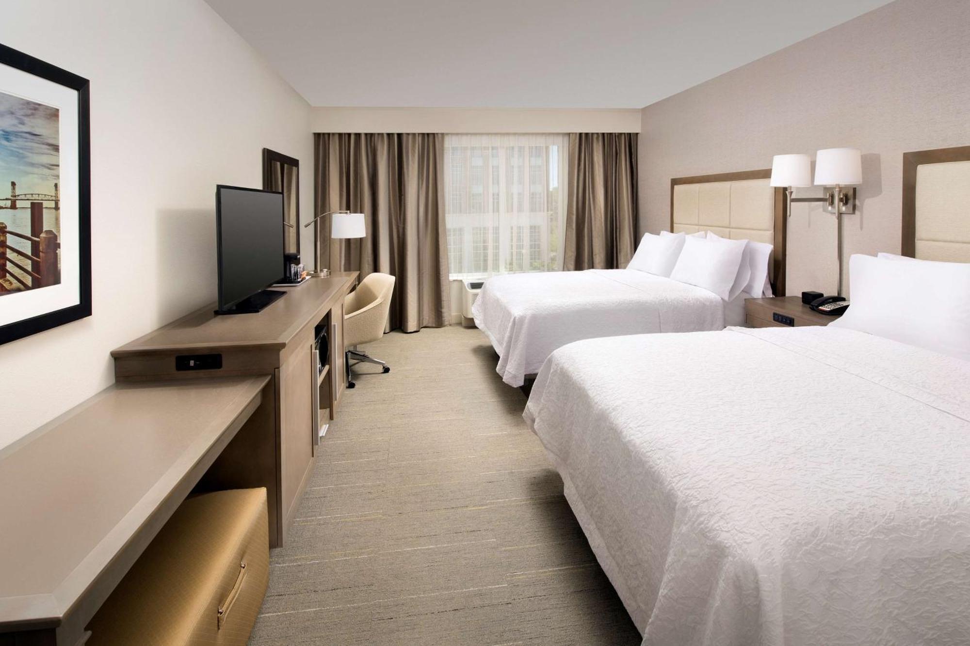 Hampton Inn Wilmington Downtown Экстерьер фото