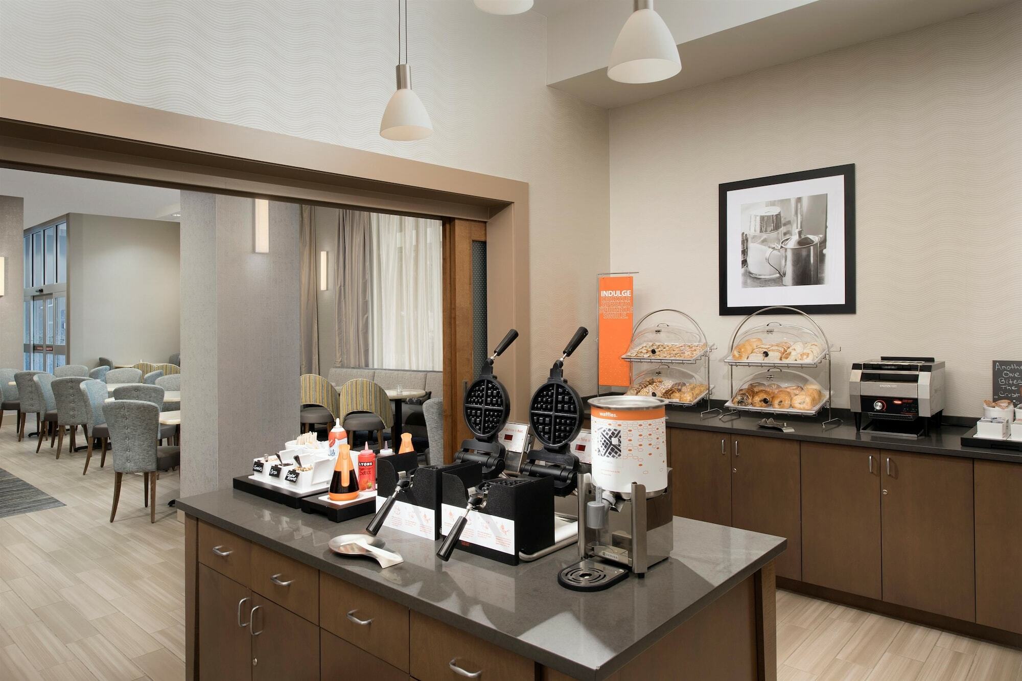 Hampton Inn Wilmington Downtown Экстерьер фото